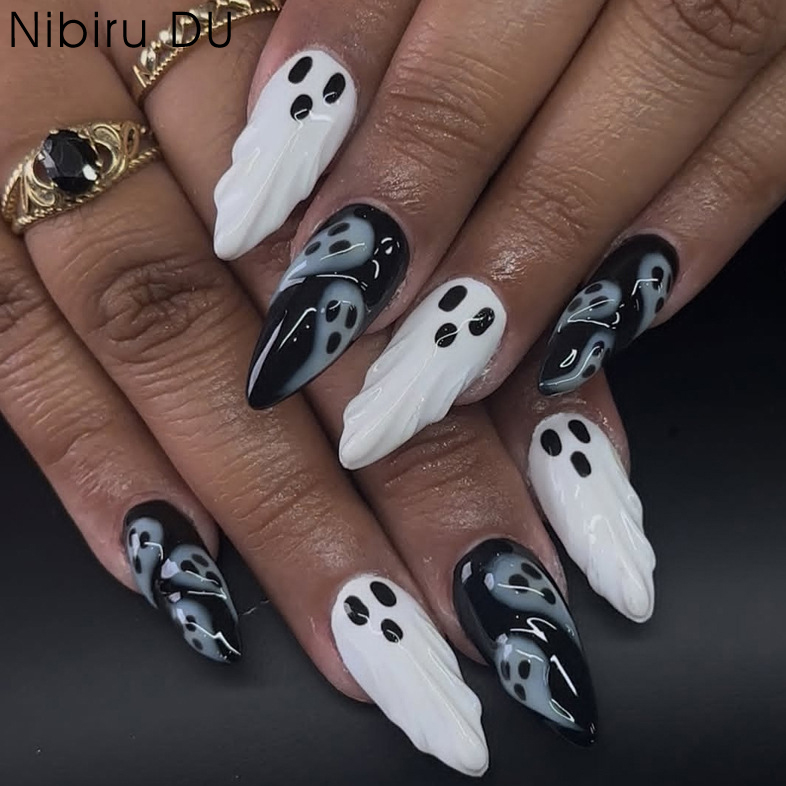 30개 2025 할로윈 아몬드 모양 무서운 흑백 유령  - Nail Art Emerald 리뷰 및 가격